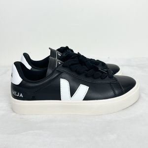 Like New Veja Campo Chromefree Leather Women's Size 6 Black / White.